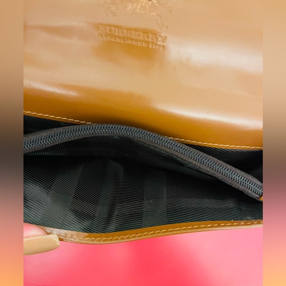 Burberry wallet. 💯 Authentic - Picture 4 of 6